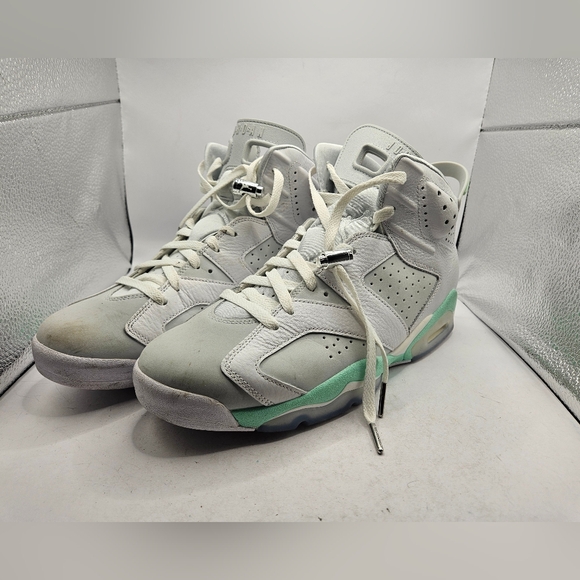 nike air jordan mint